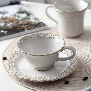 סט כוסות קפה קרמיקה בעיצוב רטרו נורדי עם ספל פורצלן ותחתית תה אחר הצהריים לשעת תה