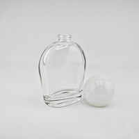 Flacon de parfum en verre transparent 30ml & 50ml & 100ml avec bouchon blanc sphérique Récipient de parfum rechargeable de forme unique