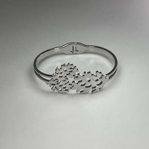 Brazalete de Moda de Acero Inoxidable 316L con Baño de Oro PVD, Joyería Sostenible y Resistente - Product Image 1