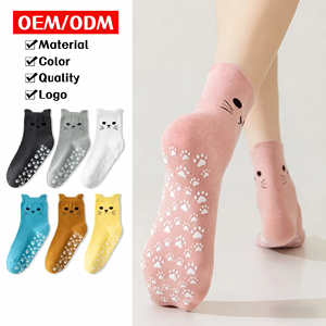 Chaussettes de Pilates mignonnes pour femmes, antidérapantes, avec motif de patte de chat, pour le yoga, la barre, l'hôpital, la marche pieds nus, les entraînements, la remise en forme - Product Image 1