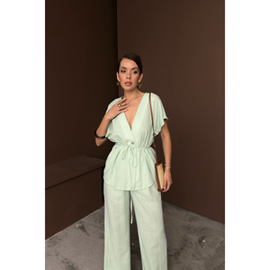 Ensemble chemisier et pantalon en lin à col en V et à taille nouée, ensemble de pantalon vert en deux pièces avec un design en deux pièces - Product Image 5