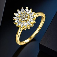 Anillo Abierto CZ Pave Dazzling Sunflower para Mujer, Chapado en Oro de 18K, de Latón, Ajustable, con Banda en Espiral y Pétalos, Joyería de Moda Chic y Llamativa