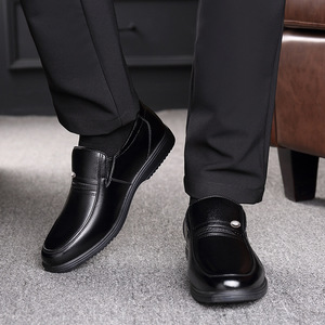 Chaussures habillées en cuir noires pour hommes, à fermeture facile, pour le bureau et la carrière, tailles jeunesse 45 46 - Product Image 3