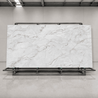 Dalles de sol et de mur en pierre frittée Camou White 1600x3200, épaisseur 12 mm, design moderne, résistantes à l'usure, antidérapantes, pour salle à manger