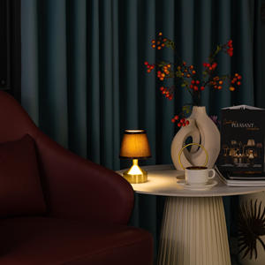 Lámpara de Mesa Inalámbrica Recargable de Aluminio con Control Remoto, Iluminación Ambiental, Decoración Elegante para Dormitorio, Venta al Por Mayor - Product Image 4