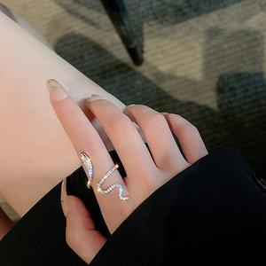 Anillo de Plata de Ley S925 con Incrustaciones de Circonita en Forma de Serpiente, Diseño Único, Moderno y de Lujo Ligero para el Dedo Índice - Product Image 3