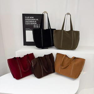 Sac à bandoulière décoratif en tissu de velours côtelé de haute qualité nouvellement conçu - Product Image 1