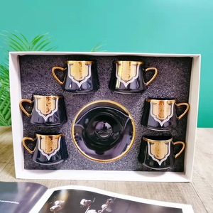 Set di piattini per tazze da caffè <span class=keywords><strong>in</strong></span> porcellana ambrata tazza da tè <span class=keywords><strong>in</strong></span> ceramica con piattino <span class=keywords><strong>in</strong></span> <span class=keywords><strong>alluminio</strong></span> e manico circolare <span class=keywords><strong>in</strong></span> metallo - Product Image 4