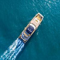 Catamaran de luxe Vista 142, super-yacht, moteur diesel inboard, homologué RINA, aménagement spacieux, croisière en mer, tourisme nautique