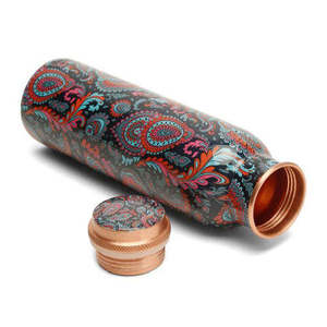 Bouteille en cuivre bénéfique pour la santé imprimée en émail avec couvercle Bouteille d'eau en cuivre contenant des minéraux de qualité ayurvédique - Product Image 1