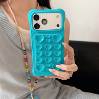 Coque en silicone liquide à effet d'ondulations pour iPhone Air 13 14 15 16 17 Pro Max, compatible avec le chargement sans fil, avec ventouse magnétique en forme de cœur