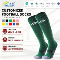 Chaussettes de football montantes personnalisées avec protection intégrée pour les tibias, soutien de la cheville, compression et semelle antidérapante – Vente en gros pour équipes