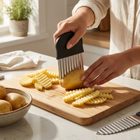 Ustensile de cuisine : Coupe-légumes manuel tranchant, coupe-ondulé à dents de loup en acier inoxydable pour frites de pommes de terre