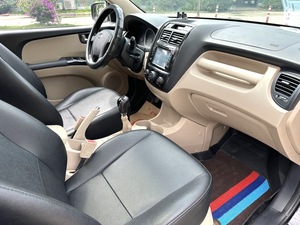 Sportage SUV <span class=keywords><strong>2</strong></span>.0L d'<span class=keywords><strong>occasion</strong></span> 2013 pas cher, essence, boîte automatique, sièges en cuir, conduite à gauche, pneus R16, traction avant, caméra de recul. - Product Image 5