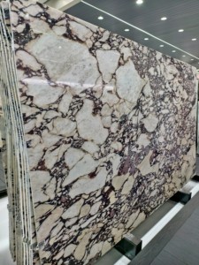 Arabescato Viola, dalles de marbre naturel polies, parfaites pour les tables et les comptoirs, vous permettent de rester à la pointe de la mode - Product Image 3