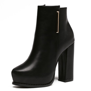 Bottes courtes de style coréen pour l'automne et l'hiver, bottes en coton tendance, talon épais, plateforme imperméable, bottes simples pour femmes - Product Image 1