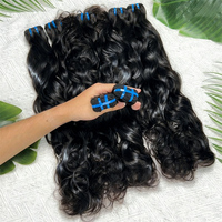 Extensions de Cheveux Humains Bruts en Gros 100% Grade 12A Couleur Noire Ondulée Naturelle Paquets de Cheveux Ondulés Naturels Cambodgiens