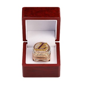 Juego de 4 Anillos de Campeonato de <span class=keywords><strong>LeBron</strong></span> <span class=keywords><strong>James</strong></span> MVP 2020, Geométricos, Chapados en Oro de 18k, con Caja de Madera - Product Image 5