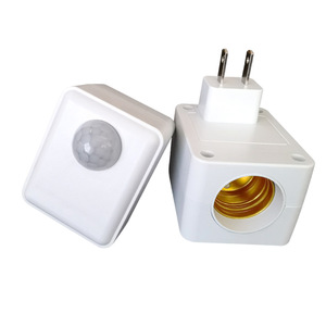 Enchufe con <span class=keywords><strong>Sensor</strong></span> de movimiento PIR E26/E27 Portalámparas Noche Sótano Baño Control de iluminación Elegante diseño de tornillo de cobre - Product Image 1