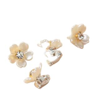 Teumshein Pinzas para el cabello con forma de flor blanca y diamantes de imitación, accesorios decorativos para el cabello trenzado para mujer, boda, estilo europeo, 10 Cm - Product Image 3