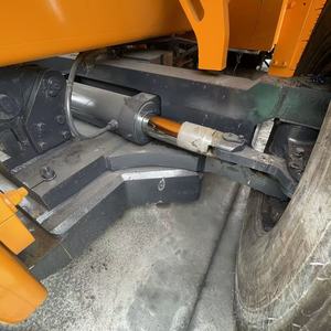 Apilador de contenedores Kalmar DRT450 usado en perfectas condiciones, con capacidad para 45 toneladas, equipo de manipulación de contenedores para logística. - Product Image 3