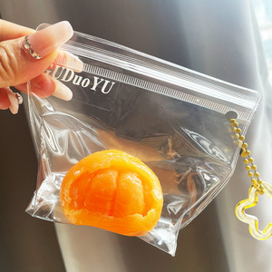 กระเป๋าซิลิโคนบีบเล่นคลายเครียด สีส้ม ยืดหยุ่น บีบแล้วคืนตัวช้า แขวนกระเป๋าได้ ผ่านมาตรฐาน EN71 สำหรับเด็กอายุ 14 ปีขึ้นไป ขายดี - Product Image 4