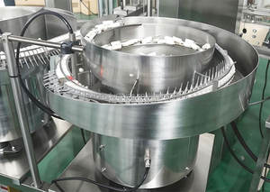 Ligne de production multifonctionnelle pour le remplissage de parfums, machine de remplissage et de bouchage de parfums en spray pour remplisseuse de parfums - Product Image 5