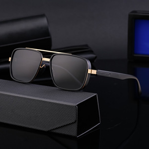 Gafas de Sol Polarizadas Negras para Hombre My-8035, Lentes TAC con Protección UV400, Estilo Instagram, Marco Cuadrado, Empaque en Caja - Product Image 5