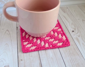 Mantel individual cuadrado de algodón tejido con patrón geométrico rosa para decoración del hogar - Product Image 2
