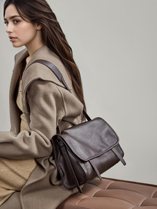 Sac à bandoulière en cuir véritable pour femme avec logo personnalisé, style vintage, fermeture éclair marron classique, souple, imperméable, grand format - Product Image 3