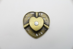 Venta al por mayor de fábrica: Mini cenicero con forma de corazón 3D del Catedral de Milán, <span class=keywords><strong>Italia</strong></span>, imán para nevera, recuerdo turístico - Product Image 4