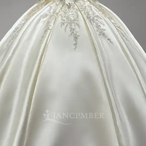 JFH01 Vestido de Novia Moderno Estilo Princesa con Cuello Alto, Cola de Capilla de Cristal, Espalda con Cordones, Apliques Florales y Corte Imperio - Product Image 6