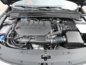 2024 Changan UNI-V 1.5T 프리미엄 5 인승 고급 자동차는 중국에서 제작되었습니다.