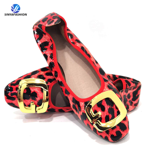 Chaussures de <span class=keywords><strong>danse</strong></span> de haute qualité pour femmes Nouvel arrivage de chaussures et de sacs en gros pour femmes africaines Chaussures plates décontractées - Product Image 2