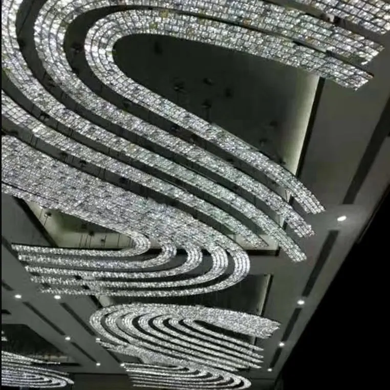 Grote project kroonluchter Vierkante gekleurde kristallen lamp voor laag plafond
