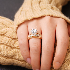 Elegante Set di Tre Anelli con Zirconi per Donne, Gioielli alla Moda per Matrimoni e Feste - Product Image 3