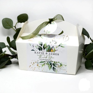 Scatola bomboniera personalizzata con foglie di eucalipto, torta, dolci, attività, scatole regalo. Decorazioni da tavolo e Paperie abbinate disponibili. - Product Image 5