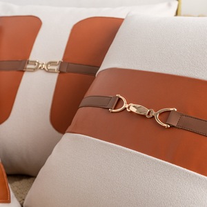 Europa di lusso marrone serie cavallo Design <span class=keywords><strong>Faux</strong></span> pelle Patchwork copricuscino con fibbia decorazione stile Designer cuscino decorativo