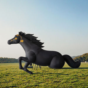 Personajes Inflables Publicitarios Personalizables 360°, Caballo Negro de Dibujos Animados Realista para Halloween y Navidad, Novedades - Product Image 1