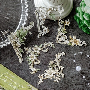 Adesivi in Carta Ecologici con Angoli Sagomati, Stampa Retrò 5x5cm, Finitura Lucida, Serie Classica Anni, Rilievo Vuoto Fustellato a Mano - Product Image 2