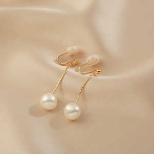 Boucles d'oreilles à clous en perles naturelles pour femmes 1610, accessoire de bijoux élégant et luxueux - Product Image 1