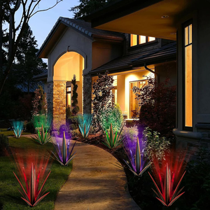 Grande sculpture rustique en métal de type agave pour la décoration extérieure de patio, jardin et maison, statue de jardin en métal d'agave avec lumière solaire - Product Image 4
