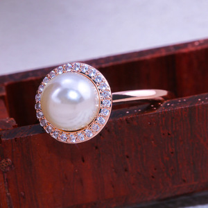 Elegante anello stile perla per donna, design scintillante con intarsi, gioielli alla moda in tonalità rosa - Product Image 3