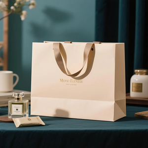 Sac cadeau en papier ivoire recyclé personnalisé en gros d'usine - Poignée en ruban, votre propre logo, luxe pour l'emballage de cosmétiques et de parfums - Product Image 2