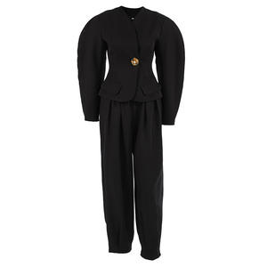 Completo da Donna <span class=keywords><strong>con</strong></span> <span class=keywords><strong>Blazer</strong></span> Nero a Maniche a Sbuffo e Pantaloni - Elegante Outfit Formale da Ufficio <span class=keywords><strong>con</strong></span> Dettagli in <span class=keywords><strong>Oro</strong></span> Sehe Fashionbisou - Product Image 6