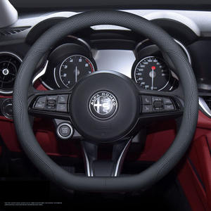 Housse de volant de voiture en cuir nappa pour <span class=keywords><strong>Alfa</strong></span> <span class=keywords><strong>Romeo</strong></span> Stelvio Giulia <span class=keywords><strong>tonale</strong></span> 2017 2018 2019 2020 2021 <span class=keywords><strong>2022</strong></span> 2023 2024 Giulietta - Product Image 3