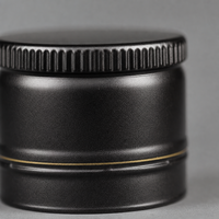 Bouchon de bouteille en métal noir avec ligne décorative dorée, coque mate et bord moleté pour emballage de bouteilles de spiritueux et de vin haut de gamme, vente en gros