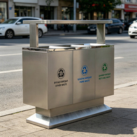 Poubelle extérieure à double compartiment en acier inoxydable avec base lestée, stable et sécurisée, pour les places urbaines très fréquentées