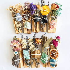 Fagots de Palo Santo Sacrés avec Fleurs Séchées, Cristaux de Guérison et Breloque Œil Turc pour Rituels Spirituels et Bénédiction du Foyer - Product Image 5