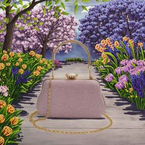 Pochette en resine pour femme design moderne format carre ornee de chaines Disponible dans toutes les couleurs pour les occasion - Product Image 2